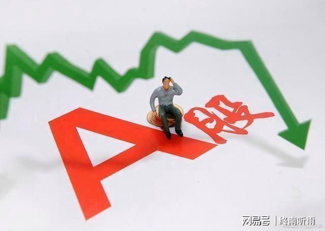 三大指数缩量收跌 ，沪深成交额不足1.7万亿，风电设备行业走强！