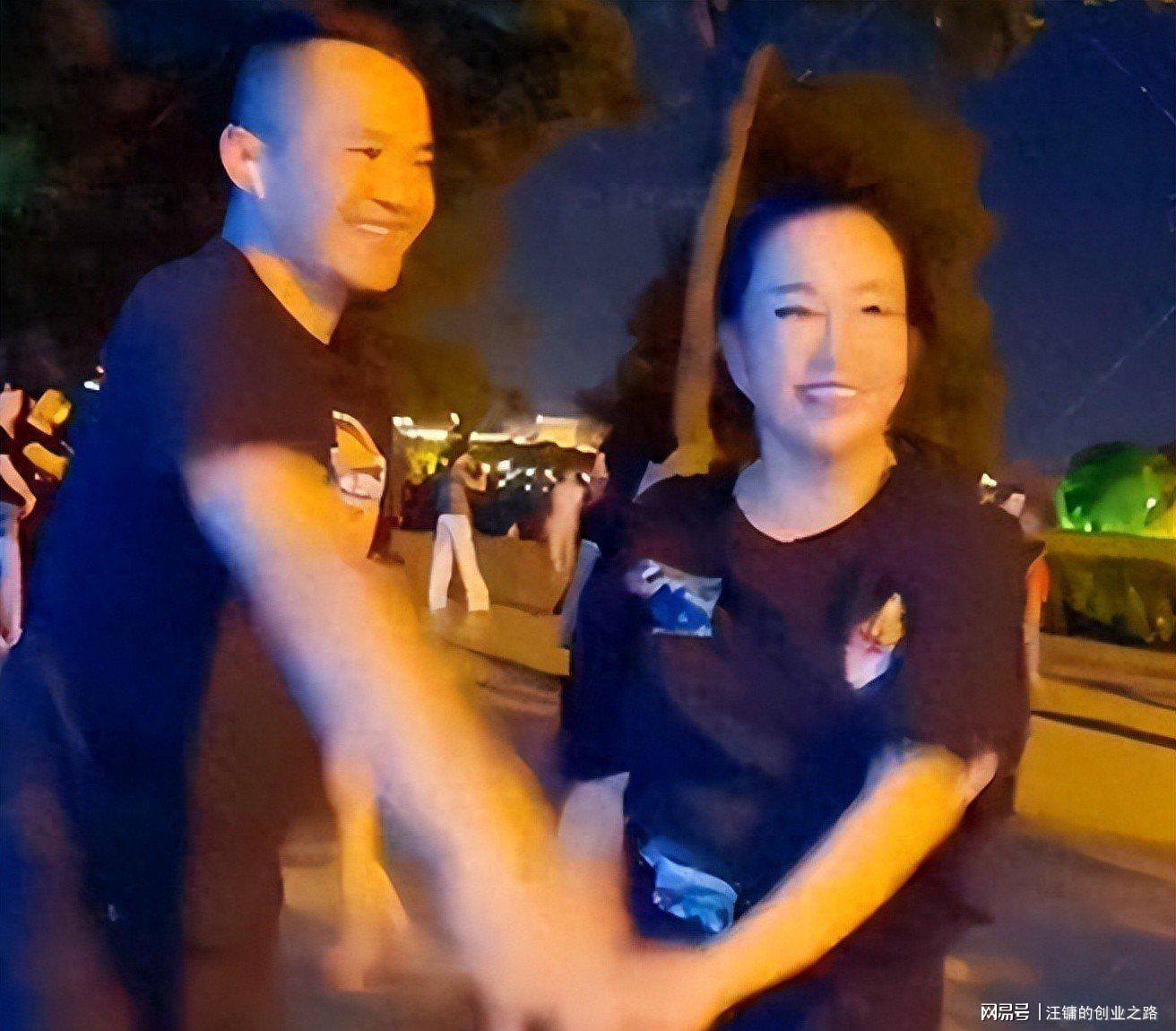 牡丹花下死?古柯再曝刘晓庆猛料,庆奶发声,没把前助理放眼里